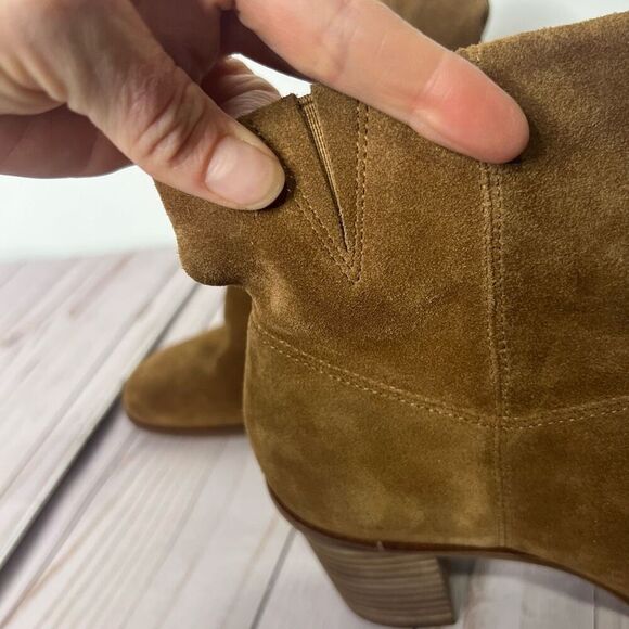 Lucky Brand Jicole Brown Suede Slip On Heeled Boots New Condition Size 8.5 - Picture 3 of 9